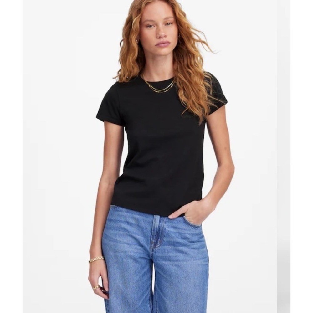 Madewell NWT Essential Slim Tee in Lightweight Cotton Black Distressed Medium